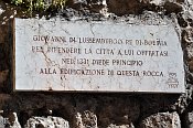 Bergamo  Rocca, tabule pipomnajc Jana Lucemburskho