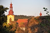 Rabtejn nad Stelou  vpravo pedsunut bata, vlevo vlastn hrad a kostel