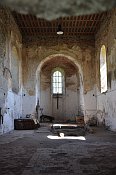 Krasíkov – zpustlý vnitřek kostela