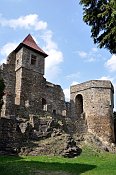 Klenov  vlevo hradn kaple