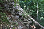 Nov hrad  Klekov  fragmenty zdiva JV pod jdrem