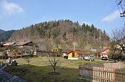 Perštejn – pohled na návrší z obce