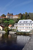Rožmberk – horní hrad z mostu přes Vltavu