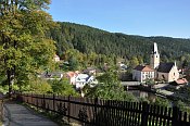 Rožmberk – pohled na město z cesty k hradu