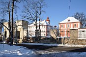Mnichovo Hradiště – areál zámku od silnice