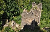 Egerberk  torzo vstupn brny z vrcholov sti hradu