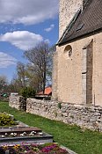 Lidéřovice – kostel sv. Linharta, ohradní zeď na JZ straně