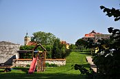 Chlumec nad Cidlinou – pohled k místům hradu z ulice J. Slavíčka