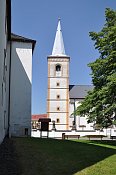 Hustopeče nad Bečvou – kostel od zámku