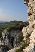 Sirotčí hrádek – severní skalisko z hlavní části hradu