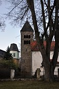 Neustupov – věž zámku a kostel