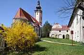 Nová Bystřice – kostel a zámek