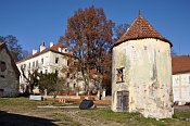 Němčice – zámek z prostoru dvora
