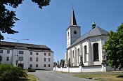 Hustopeče nad Bečvou – zámek a kostel