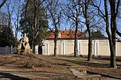 Liteň – pohled k zámku ze sadů Sv. Čecha