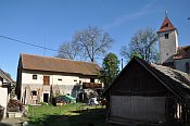 Hněvkovice – tvrz a kostel