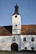 Cerhonice – brána dvora