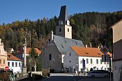 Rožmberk – náměstí s kostelem sv. Mikuláše