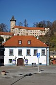Rožmberk – horní hrad z náměstí