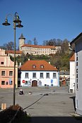 Rožmberk – horní hrad z náměstí