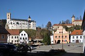 Rožmberk – dolní a horní hrad z náměstí