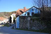 Rožmberk – městské hradby u čp. 49, zde stála jedna ze tří městských bran