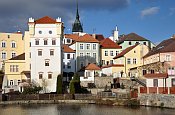 Jindřichův Hradec – městské hradby s hranolovou baštou nad rybníkem Malý Vajgar