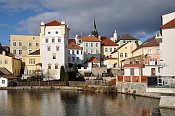 Jindřichův Hradec – městské hradby s hranolovou baštou nad rybníkem Malý Vajgar