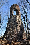 Oheb – torzo věže u vstupní brány