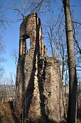 Oheb – torzo věže u vstupní brány