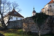 Kostelec nad ernmi lesy  mstsk opevnn, vlevo pitl