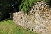 Stbro  hradby pod Husitskou batou