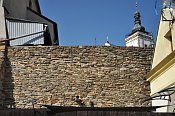 Stbro  hradby nad ul. Hradebn