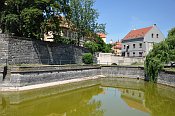 Slan  hradby u kostela, pohled do mst zanikl Prask brny