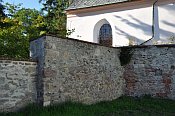 Český Dub – hradba u kostela