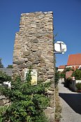 Eggenburg  hradby pod kostelem