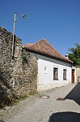 Eggenburg  hradby pod kostelem