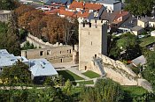 Hainburg  Halterturm od cesty k hradu