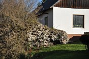 Gilgenberg � zbytky zdiva v prostoru p�edhrad�