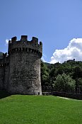 Bellinzona – Castello di Montebello, pohled ke Castello di Sasso Corbaro
