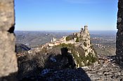 Castello della Guaita z ve Castello della Cesta