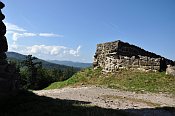 Pustý hrad – horní hrad – u hlavní brány
