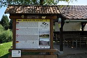 Plaveč – informační tabule a přístřešek u hradu