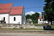 Brezovica  pohled k mstu hradu (v pozad) od kostela